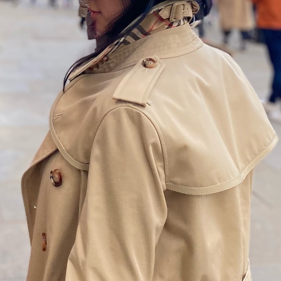BURBERRY KENSINGTON TRENCH COAT - Picture 8 of 9